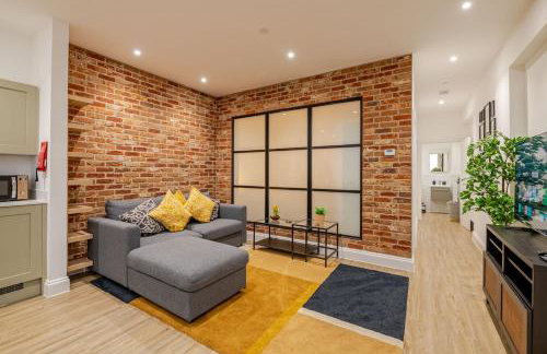 Brand New Apt - Beach Breeze Spacious 1-Bedroom Apartment with parking - sleeps 4 ppl- internet - Foto 5