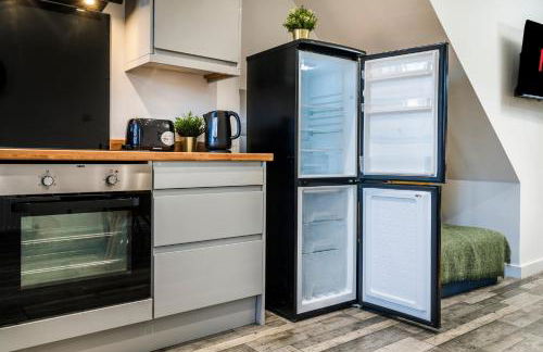 Free parking, Private Garden and Netflix, Charming Elegant 2 bedroom House Nottingham - Photo 24