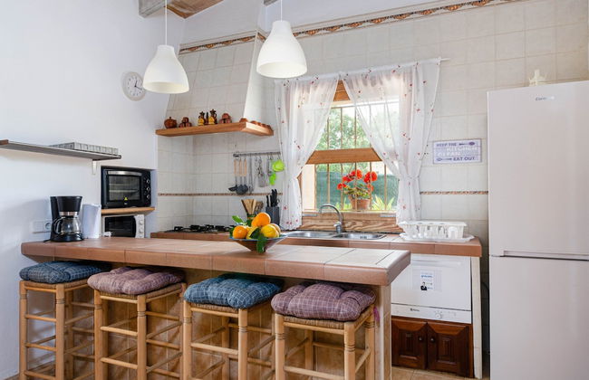 Peaceful Villa in Serene Retreat - Photo 9