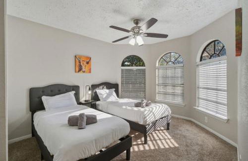 Pool Villa- Near Airport & Downtown, Fire Pit, Foosball - Foto 43