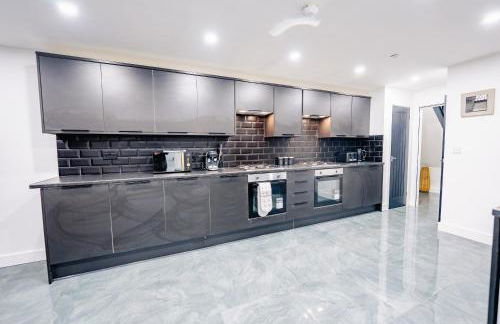 10BR 4Bath Home, Stag Do, Contractors, Big Group - Foto 3