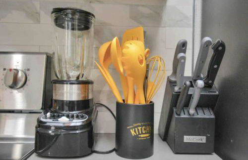 Central Yellow Gem: Cozy Views & Proximity - Foto 35