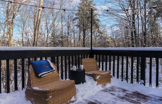 Half Moon by Avantstay 4BR Cabin w/ Large Deck & Yard w/ Patio & Outdoor Dining - Foto 6