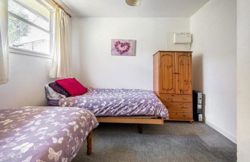 2 Bed Chalet - Sleeps 4 - River and Mountain Views - Foto 12