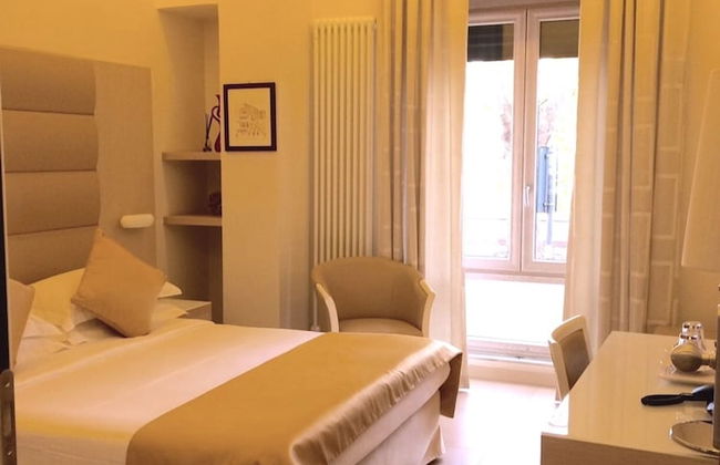 Augustana House - Photo 11