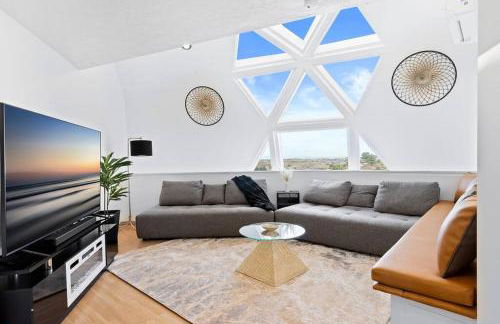 The KingDome - A Unique, Royal Experience with Hot Tub, Rooftop and Views - Foto 16