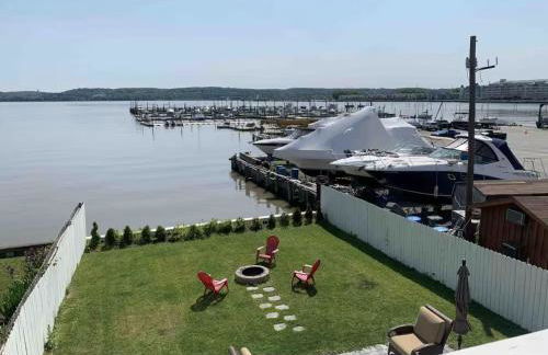 Waterfront Luxury in Town - Foto 21