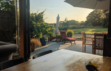 Artist's Hawkhurst Home with Heated Pool & Sauna - Foto 36