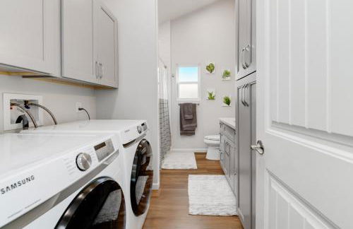 Bright Spacious Modern Getaway - Photo 19