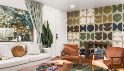 The Aspen is a mid-century modern upstairs unit. - Foto 4