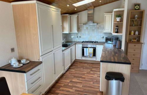 Mandarin Lodge with Hot Tub - Foto 6