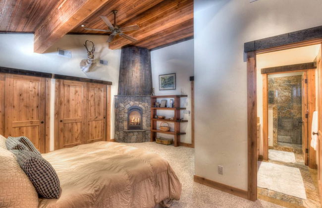 Ridge Court Barrel Relax in Private Hot Tub - Photo 4