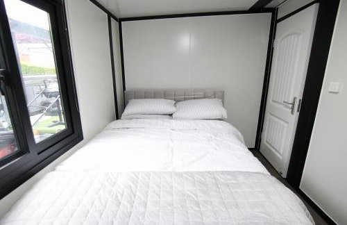 Sunset Retreat Cabin, Private Hot Tub with Mini Cinema Projector & Garden views - Foto 71