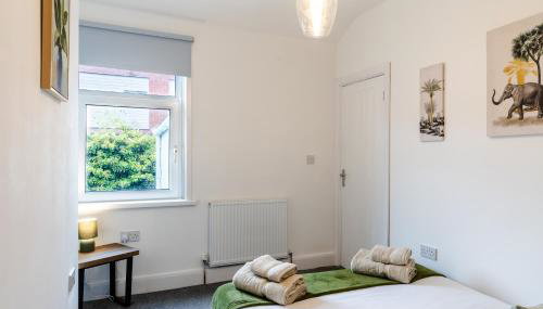 Beach Haven, Steps to Sand, Trails & Shops, Highly Rated 2-Bedroom House Minutes from Mumbles Beach with a Patio - Foto 4