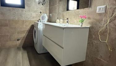 ENDLESS SUMMER APARTMENTS - Photo 4