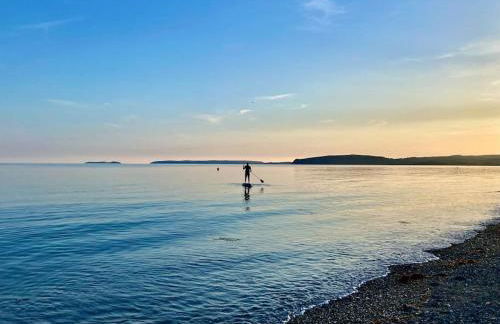 Beach Front Apartment - Photo 18