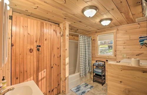 Pet-Friendly Ellsworth Cottage on Branch Lake - Foto 15