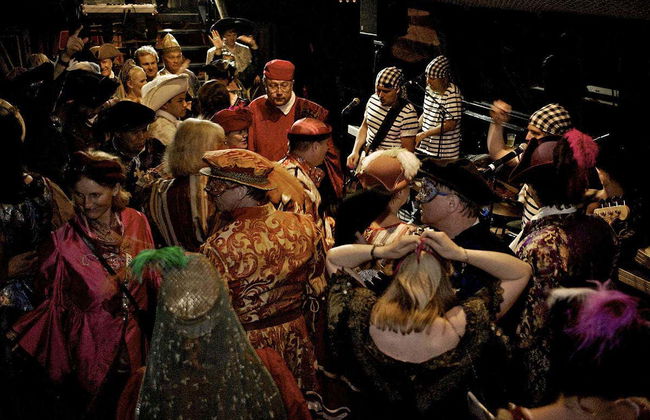 Festa de carnaval no Galeão Veneziano - Foto 3