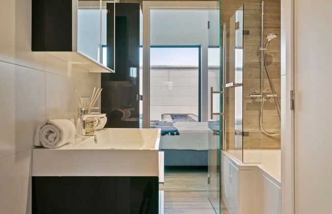 Spacious 3 Bedroom Apartment With Private Garage - Foto 33