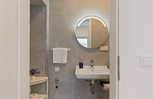 Family and Friends Worms - Photo 11