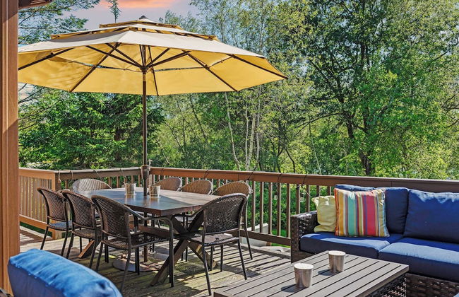 Waterside Haven by Avantstay Lakefront, Hot Tub, Game Room, Fire Pit - Photo 4