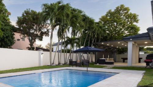 Miami Getaway Heated Pool Villa with Mini Golf & BBQ - Foto 3