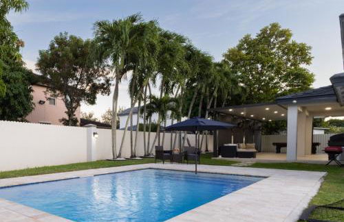 Miami Getaway Heated Pool Villa with Mini Golf & BBQ - Foto 3