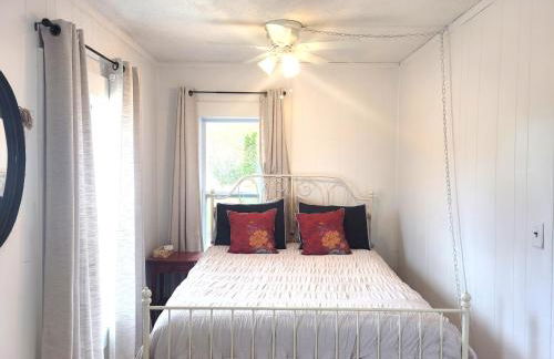 Restoration - Hot Tub, AC, and Great Location! - Foto 37