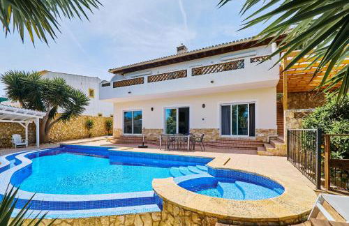 Lovely hugh villa close to beaches up to 10 sleeps - Foto 1