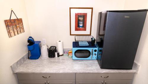 Creature Comforts Suite-Private Hot Tub-Sleeps 2 - Foto 4