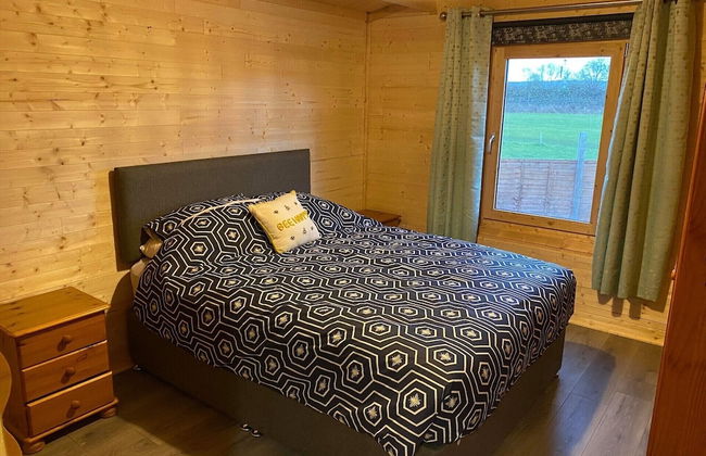 Inviting 2-bedroom Cabin in Ashton Under Hill - Foto 3