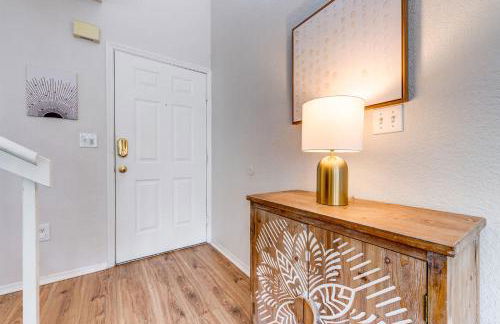 Charming and Cozy Townhome Near Disney - Foto 7