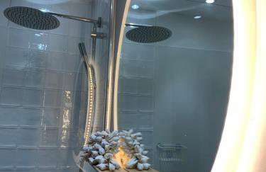 Ocean Drive Deluxe Apartment with complimentary Day Time Beach hut - Foto 10