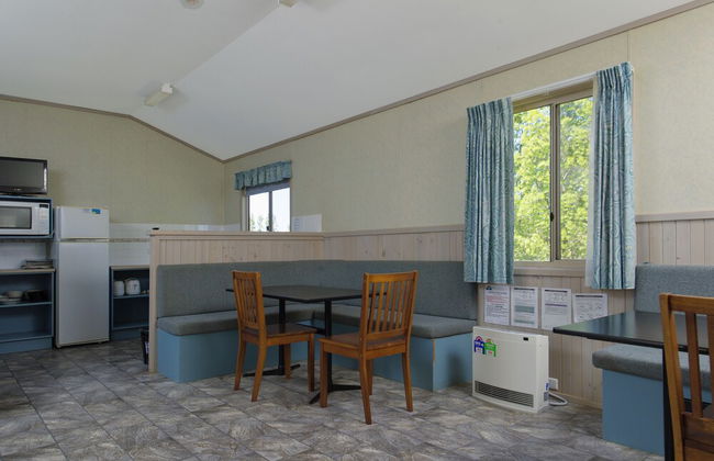 Rainbow Pines Tourist Caravan Park - Photo 17