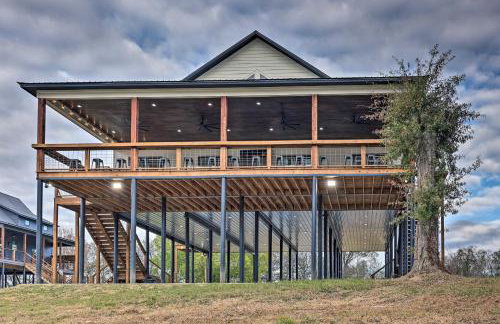 Lavish Riverfront Escape with Gas Grill! - Foto 43