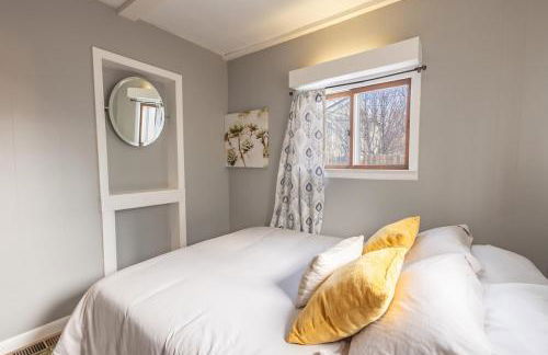 Rustic 2 Bedroom Boho Apartment - Foto 15