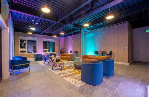 Bright and Bold Escape with NYC Views and Free Parking, Sleeps 9 and 2 Baths - Foto 48