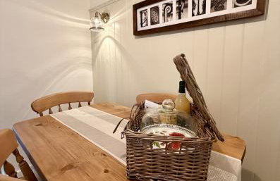 The Poppies, Norfolk, a charming coastal cottage - Photo 16