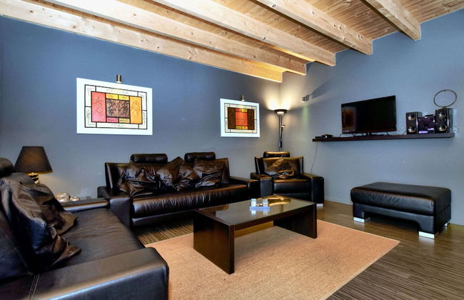 Villa With Heated Outdoor Pool and Sauna - Photo 14