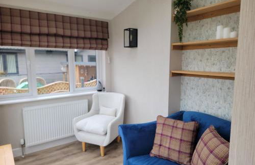 Luxury 2-Bed Lodge in Routh Sleeps 4 with Hot Tub - Foto 26