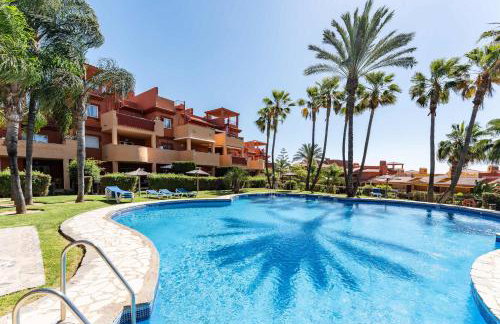 Bajo con acceso directo desde la terraza a la piscina y parking privado en La Reserva de Marbella by Sunny Residences - Foto 27