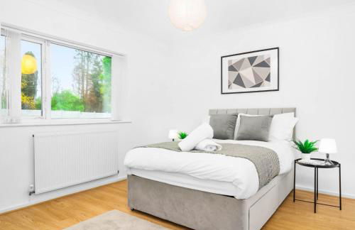 Four Bed House - Garden - Parking - Speed Wi-Fi 75CMR - Foto 2