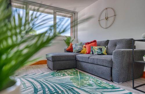 Abbey Court - 2 Bedroom Apartment, Parking, JLR, CVT - Coventry Accommodation LTD - Photo 12