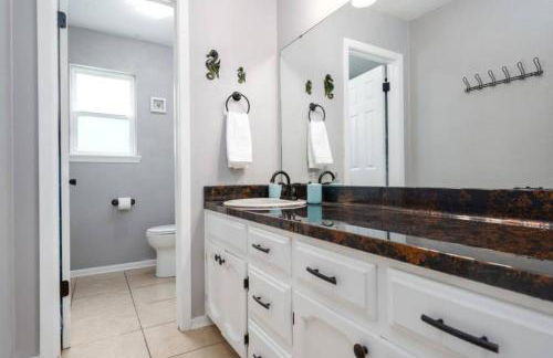 The Breezy Blue View with hot tub and pool - Foto 19