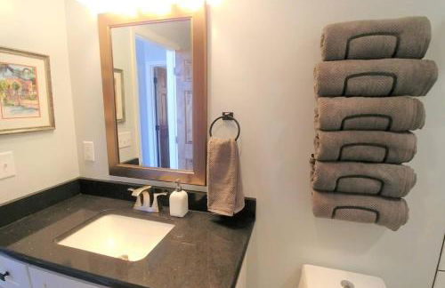 Peace of Heaven, Modern Chic Cabin, Majestic Mountain Views, Hot Tub, Fire Pit, Outdoor Games, Close to Town - Foto 33