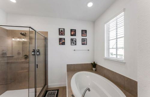 Luxury Oasis - Glam Decor, Putting Green, Arcade Fun & EV Station - Foto 7