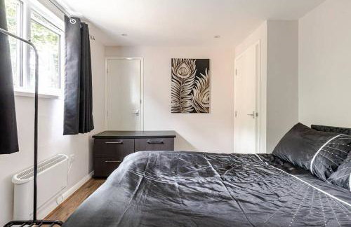 Beautiful flat in Morden near Wimbledon - Photo 4