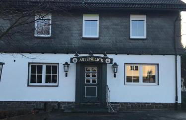 Haus Astenblick in Winterberg Ferienwohnungen mit Gastraum Wanderveranstaltungen und Familienfeiern - Foto 55