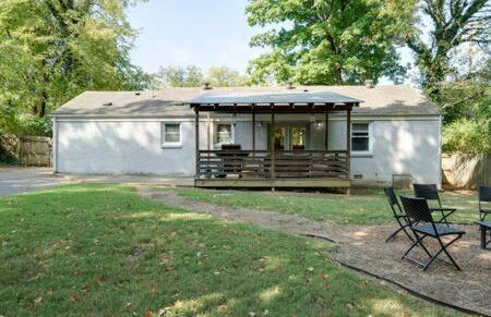 1-Story Home, Fenced Yard, Grill, Firepit, Parking, Sleeps 10, Pet-Friendly, Smart TVs, 10 Mins to Nissan Stadium & Five Points, Cozy Bedrooms, Outdoor Fun, Perfect for Families & Groups - Foto 29