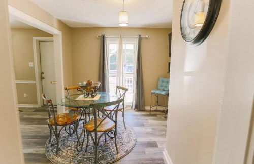 Cozy Downtown Gem Fully Equipped Free Parking - Photo 12